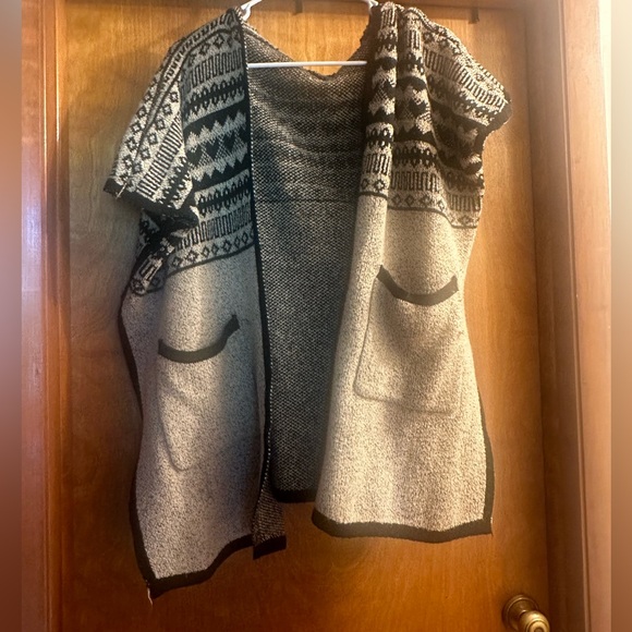 Hooded Boho Poncho - Picture 10 of 10